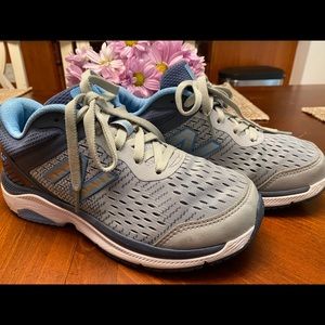 New Balance Women’s 847 Running/walking shoes